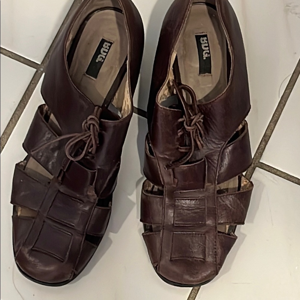 BDG Geniune 1.5 inch Heeled Brown Leather Sandals Confortable Size 7